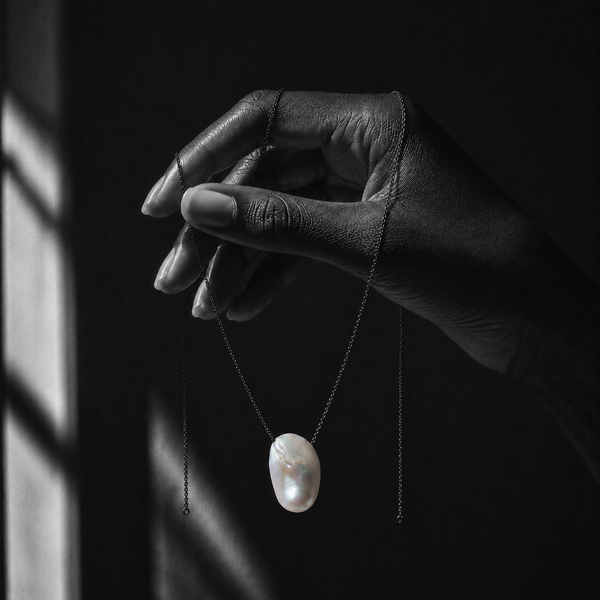 JLL Pearl Amanda necklace – baroque pearl on black oxidized chain