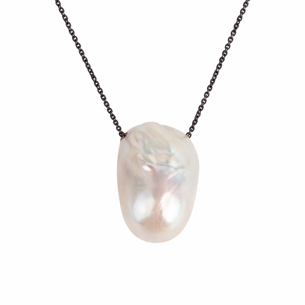 Close-up of Amanda necklace – baroque freshwater pearl on oxidized chain, JLL Pearl