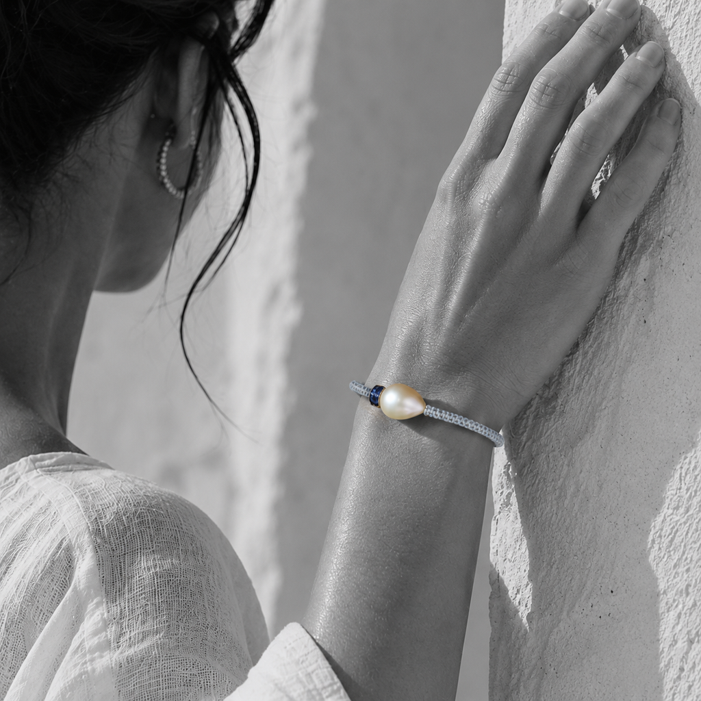 Black and white portrait of a drop-shaped baroque pearl bracelet with a gemstone rondelle accent — JLL Pearl