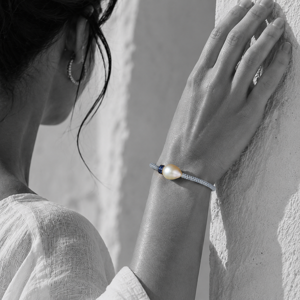 Black and white portrait of a drop-shaped baroque pearl bracelet with a gemstone rondelle accent — JLL Pearl