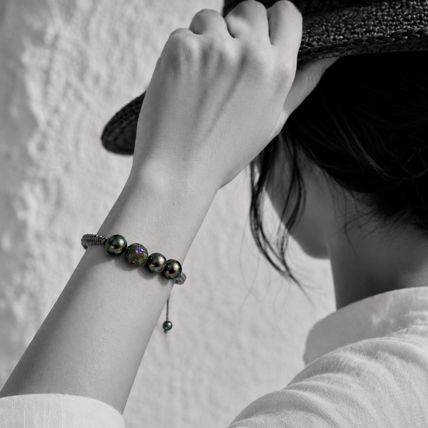 Black and white portrait of a Tahitian pearl bracelet with an ornate centerpiece bead — JLL Pearl